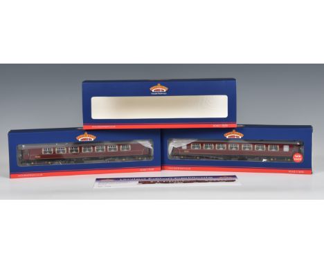 A Bachmann OO Gauge Collectors Club limited edition 39-002K Twin Pack Mk1 Pullman Coaches West Coast Railways maroon livery, 