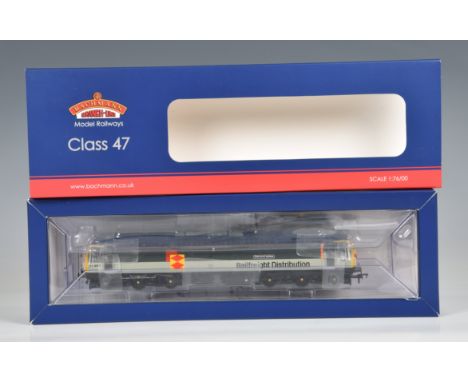 A boxed Bachmann OO Gauge 32-816 Railfreight Distribution Class 47 Co-Co diesel locomotive 'Diamond Jubilee' no. 47365, DCC s