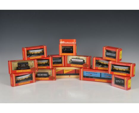Hornby Railways - A collection of 00 gauge Coaches / Rolling Stock to include Coaches - R.161, R.431, R.4078A, R.432, R.4088A