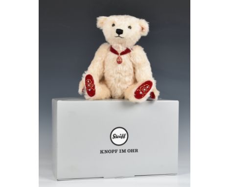 Steiff/Danbury Mint teddy bear 'Nicholas' ivory-white mohair, design inspired by Fabergé. Red velvet embroidered paw-pads. Eg