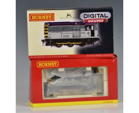 A boxed Hornby OO Gauge R3036XS Class 08 Diesel Electric shunter locomotive DCC Fitted with digital sound, no. 08661, in silv