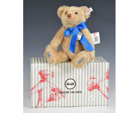 Steiff/Danbury Mint teddy bear - The Queen Elizabeth II 95th Birthday Bear Golden mohair, bear design celebrating the 95th bi