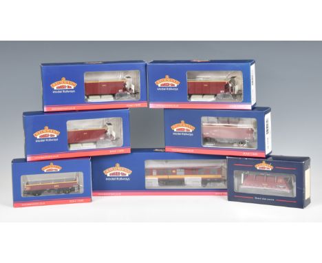A group of boxed Hornby and Bachmann OO Gauge modern era coaches and wagons including a Hornby R2669 Railroad Train Pack; thr
