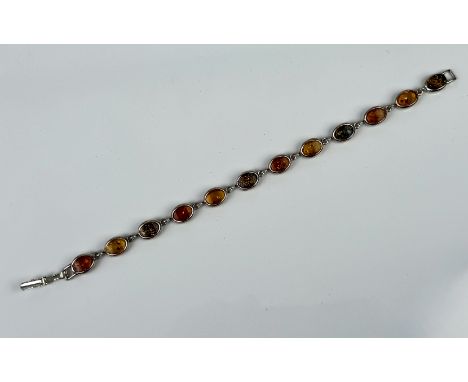 A silver and amber bracelet - stamped '925', 19cm long.