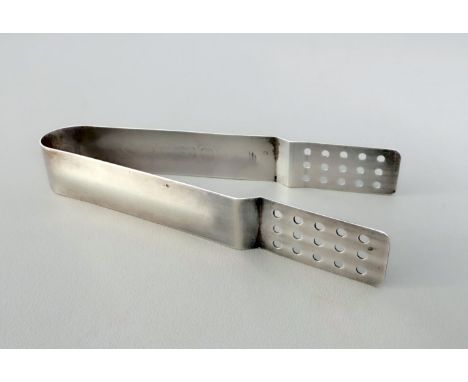 A pair of Elizabeth II silver ice tongs - M. D. Yates &amp; Sons, Birmingham 2013, 13.5cm long, weight 38g.
