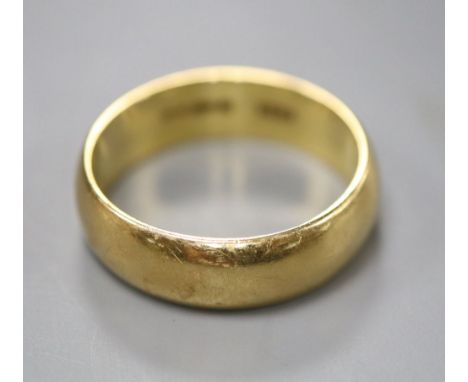 An 18ct yellow gold wedding ring, size M, 5.7 grams.