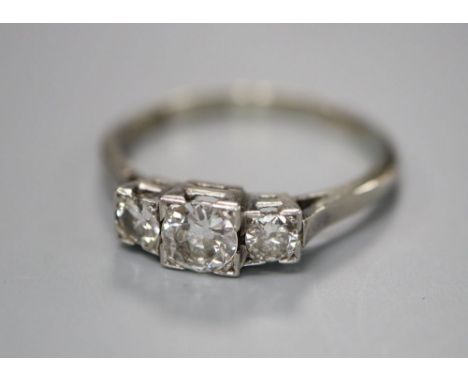 An 18ct and plat, graduated three stone diamond ring, size N/O, gross 3 grams.CONDITION: Central stone approx. estimated as 0