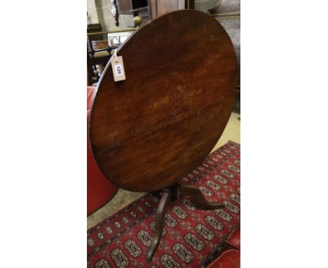 A George III oak circular tilt-top tea table, diameter 80cm