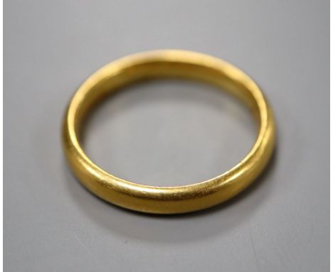 A 22ct yellow gold wedding ring, size M, 4.4 grams.