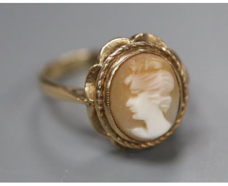 9ct gold and oval cameo shell set ring, carved with the bust of a lady to dexter, size K, gross 2.8 grams.