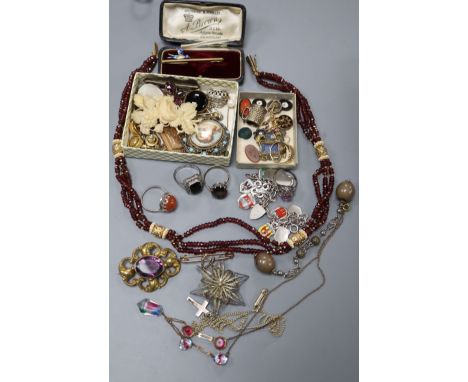 A 15ct, enamel and baroque pearl bird brooch, a.f. gross 3.4 grams, an 18ct and gem set ring, gross 1.9 grams and other Victo
