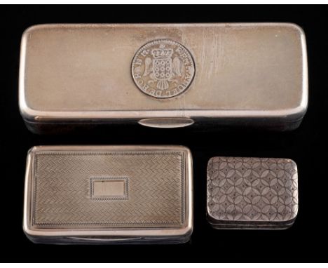 A George IV silver snuff box, maker Thomas Edwards, London, 1824: of rectangular outline with reeded decoration, 5.25cm long,