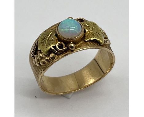 A 14ct gold ring set with a cabochon opal, total weight 7.7g