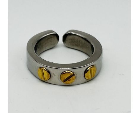 An 18ct white and yellow gold ring, weight 6.9g