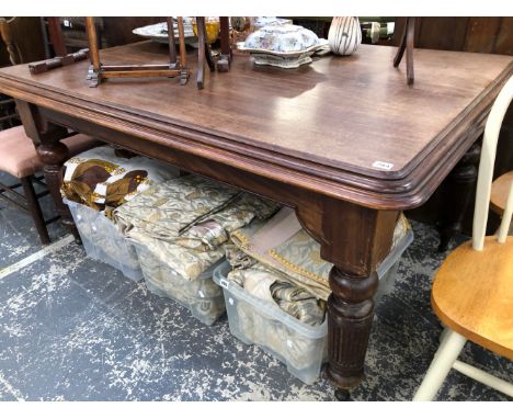 A MAHOGANY DINING TABLE. 