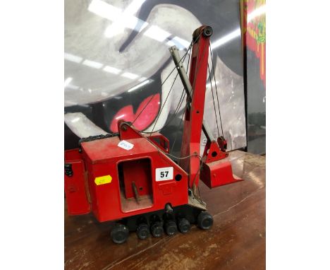A VINTAGE TIN PLATE TOY EXCAVATOR. 