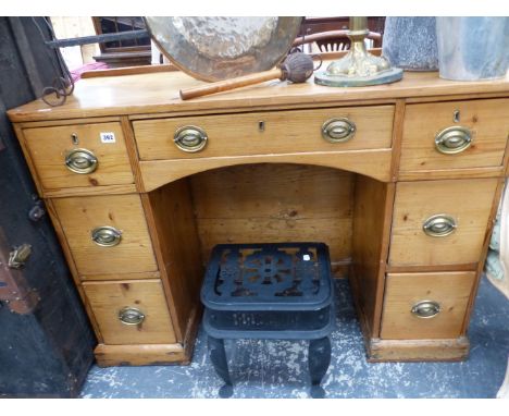 AN ANTIQUE PINE KNEE HOLE DRESSING TABLE. 