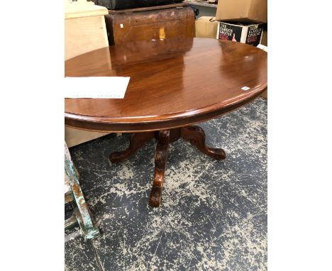 A VICTORIAN MAHOGANY LOOE TABLE. 