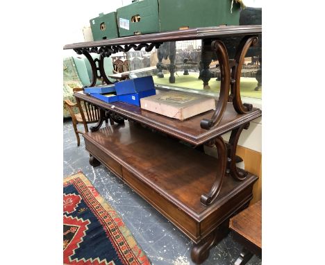 A THREE TIER VICTORIAN MAHOGANY BUFFET TABLE WITH CARVED SCROLL SUPPORTS AND INTEGRATED DRAWERS. 