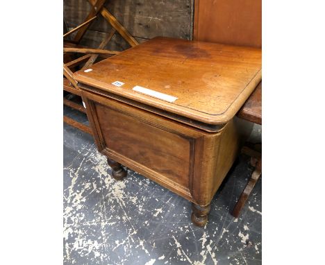 A MAHOGANY COMMODE. 