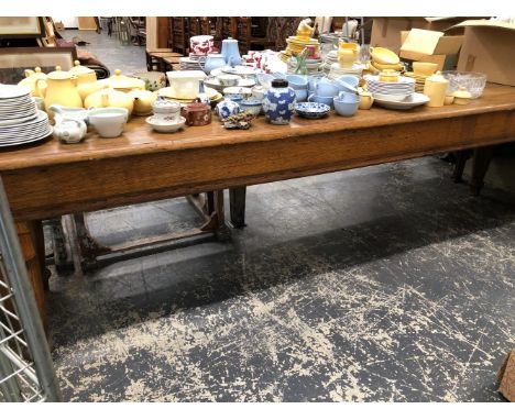 A VERY LARGE OAK SIDE TABLE ON TURNED LEGS. 10ft LONG 76.5cm WIDE AND 80cm HIGH