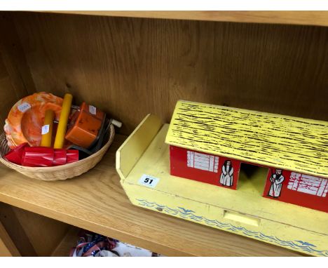 A SMALL NOAHS ARK TOY, AND VINTAGE BAKELITE ITEMS ETC. 