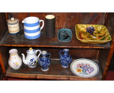 Various collectable ceramic ware, including Poole Pottery and other
