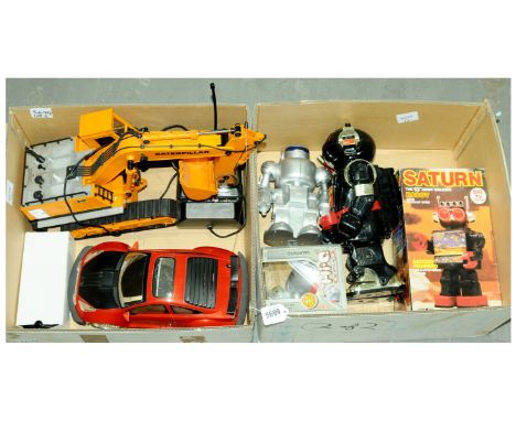 Boxed &amp; Unboxed Robots and other Large Battery Operated Models to include; Vision Toys 13"/32cm "Saturn" the Giant Walkin