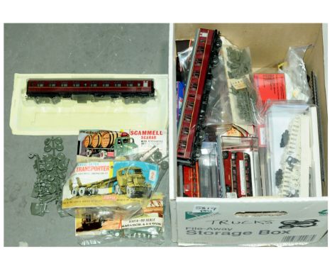 Original Omnibus Buses and other assorted similar scale models - OC Buses comprise Leyland Utility AEC Q Single Decker in Lon