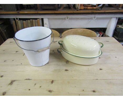 Enamel bucket and roasting pot with lid