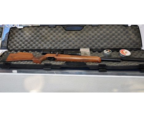 FX-Cyclone Cal. 5,5 Air Rifle with silencer, in padded carry case, with Hawke 3-9X40 IR Nite-Eye scope with Air connector, Pr