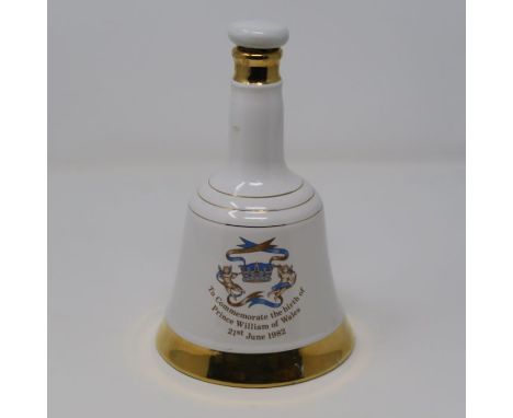 Bell's Scotch Whisky 40% Vol. 50 Cl Wade Decanter - Full but has a broken stopper
