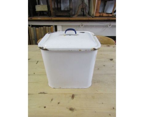 Enamel bread bin with lid
