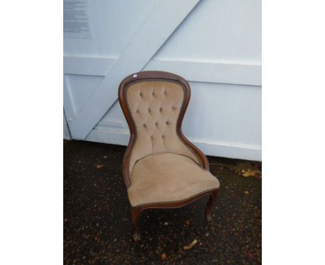 Button back upholstered bedroom chair