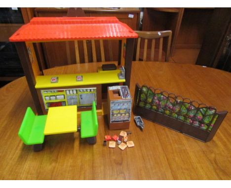Vintage Mattel 1982 Barbie loves Mcdonalds playset 