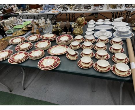 AN EIGHTY EIGHT PIECE ROYAL WORCESTER HATFIELD RED DINNER SERVICE GOLD SHELLS AND LEAVES WITH A RED SCALLOPED RIM (DISCONTINU