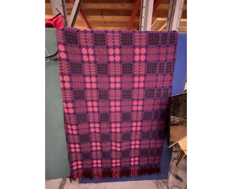 A PURPLE LIQUORICE AND PINK PURE WOOL WELSH FRINGED TAPESTRY BLANKET 246CM X 200CM 