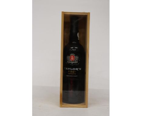 A BOTTLE OF TAYLORS 4XX FIRST ESTATE RESERVE PORT 