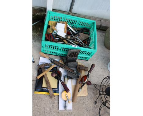 AN ASSORTMENT OF HAND TOOLS TO INCLUDE PLIERS, BRACE DRILLS AND SPANNERS ETC 