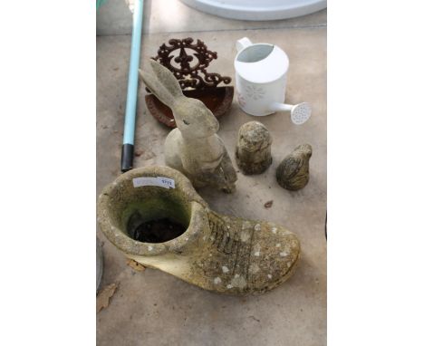 AN ASSORTMENT OF GARDEN ITEMS TO INCLUDE A BOOT PLANTER, A CONCRETE RABBIT AND A CAST IRON WALL MOUNTED BIRDBATH ETC 