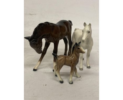 THREE CERAMIC HORSES TO INCLUDE ROYAL DOULTON 