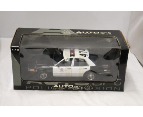 AN AUTO ART, POLICE DIVISION CAR, SCALE 1:18, AS NEW IN BOX 