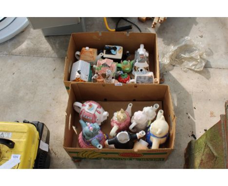 AN ASSORTMENT OF CERAMIC NOVELTY TEAPOTS 