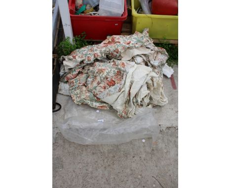 A PAIR OF FLORAL CURTAINS 