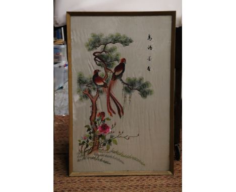 A LARGE VINTAGE EMBROIDERED ORIENTAL SILK, FRAMED, 50CM X 78CM 