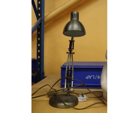 A VINTAGE METAL ANGLEPOISE LAMP 