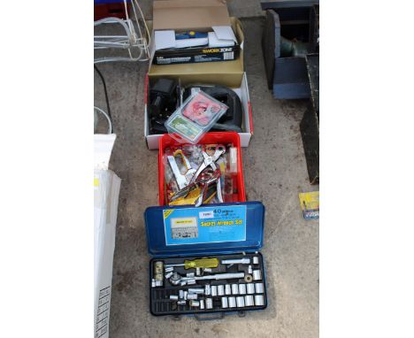 AN ASSORTMENT OF TOOLS TO INCLUDE A SOCKET SET, PUNCHES AND AN ELECTRIC JIGSAW ETC 