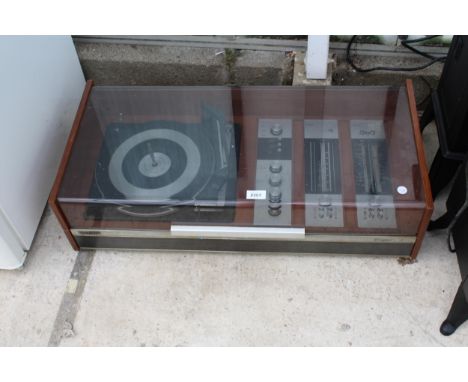 A VINTAGE DECCASOUND COMPACT TURNTABLE 