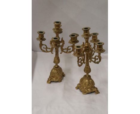 A PAIR OF VINTAGE STYLE HEAVY CANDLEABRAS, HEIGHT 36CM 