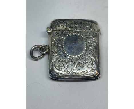A HALLMARKED BIRMINGHAM SILVER VESTA CASE 